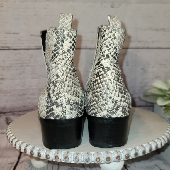 Marc Fisher MLYALE Women's Cream & Gray Snakeskin Leather Ankle Bootie Size 7.5M - Picture 8 of 12